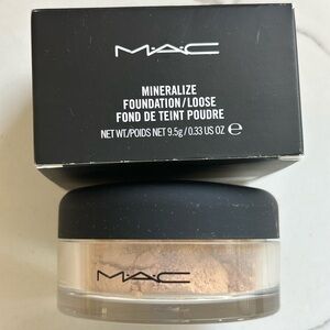 MAC Cosmetics Mineralize Loose Foundation - light plus